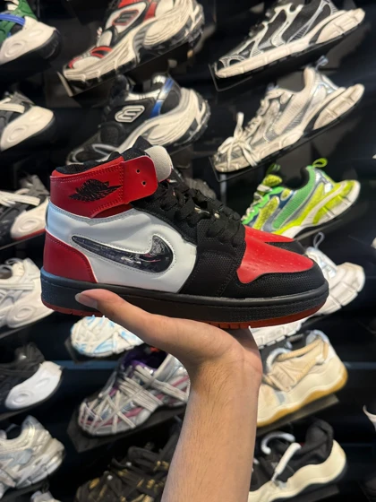 دراگون ساق‌دار قرمز مشکی