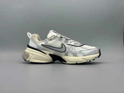 کتانی نایکی وی 2 کی ران کروم/Nike v2k