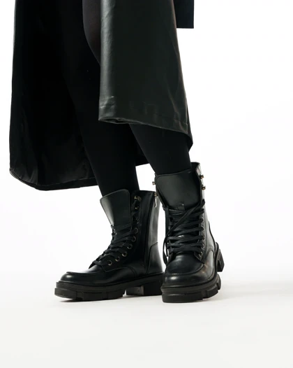 نیم بوت زنانه استرادیواریوس مدل Stradivarius-Flat-Ankle-Boots-BT10