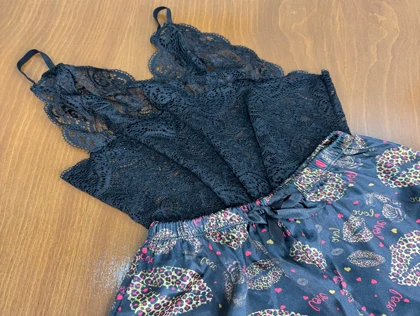 ست نیم‌تنه گیپور و شلوارک طرح بوسه 090