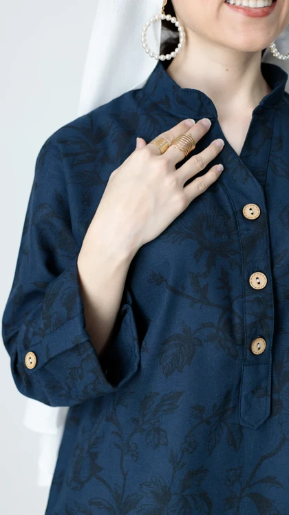 شومیز گل‌دار جلو بسته