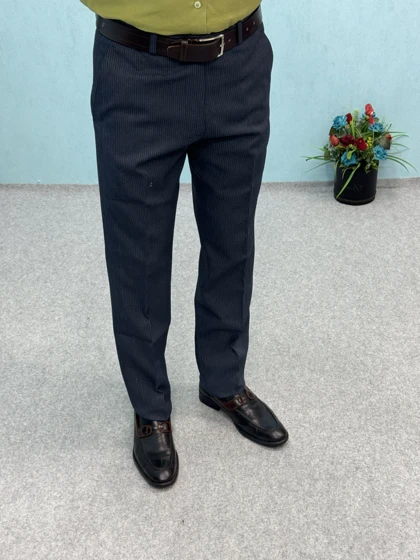 شلوار پارچه ایی راه راه مردانه قواره کلاسیک - رنگ زمینه سرمه ایی