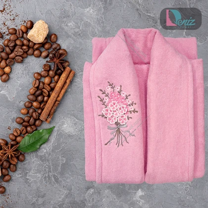 حوله تن پوش طرح گلدوزی یاس رنگ صورتی روشن