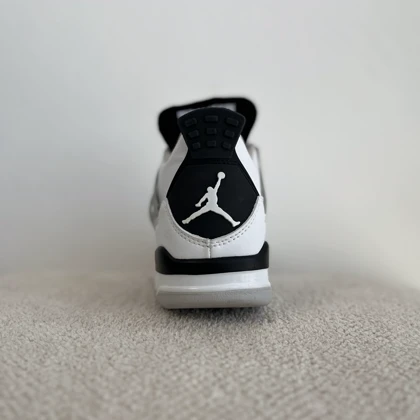 جردن 4 سفید-طوسی