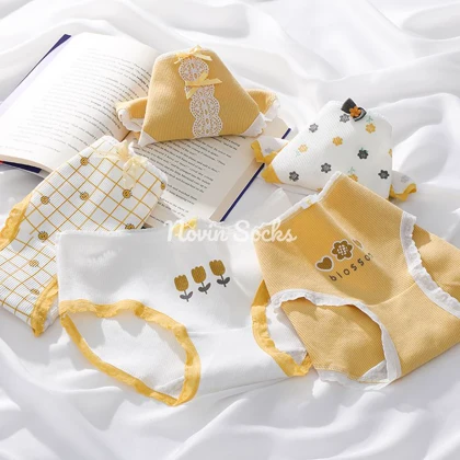 شورت طرح شکوفه گل (سایز 38 الی 42)