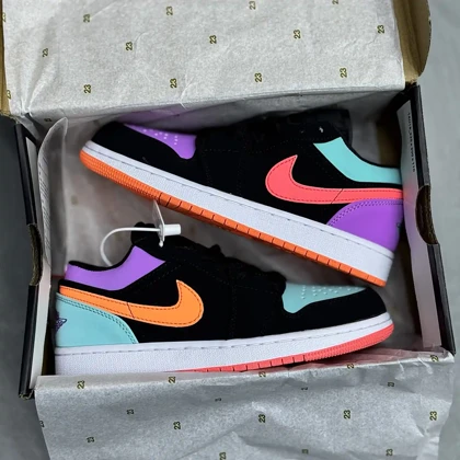 کفش نایک ایر جردن وان لو لنگه به لنگه Nike Air Jordan 1 Low Mismatch