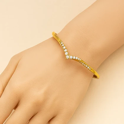 دستبند النگویی ژوپینگ طرح V شکل نگین‌دار