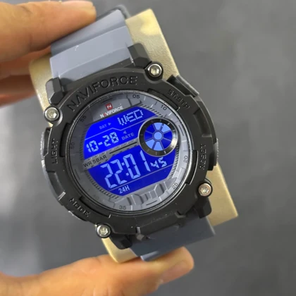 ساعت اورجینال NAVIFORCE 7133 فیلی قاب مشکی با جعبه و کارت گارانتی