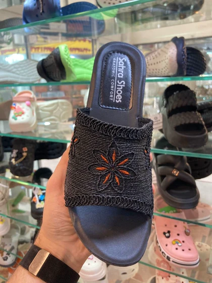 صندل طبی زنانه صحرا مدل فلاور مشکی