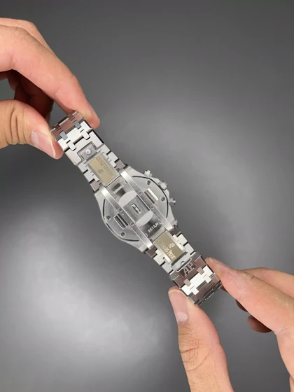 ساعت مچی اودمار پیگه کورنوگراف بند سیلور صفحه سفید Audemars Piguet