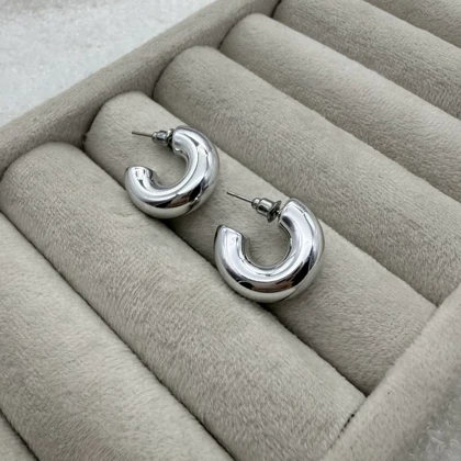 گوشواره نقره ای نیم حلقه