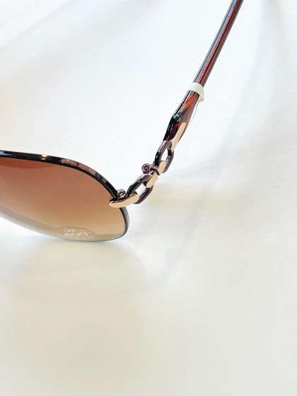 عینک‌بیضی موکا