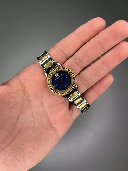 ساعت مچی ورساچه دورحکاکی بند سیلورطلایی صفحه آبی Versace