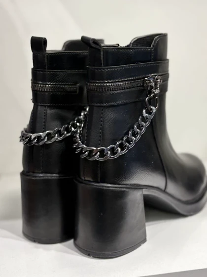 نیم بوت زنجیری