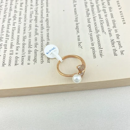 انگشتر زنانه ژوپینگ طرح دلفین طلایی با مروارید و نگین درخشان