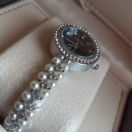 ساعت مچی زنانه مرواریدی رویال سیلور صفحه مشکی رنگ ثابت