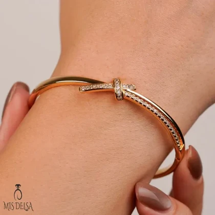 دستبند رادیوم نگین‌دار طرح پاپیون