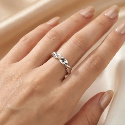 انگشتر زنانه مینیمال طرح طلا مدل بافت موج