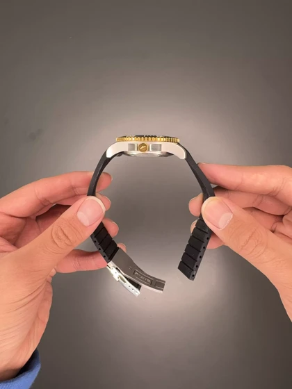 ساعت مچی لونژین اتوماتیک بند رابر مشکی بزل طلایی Longines