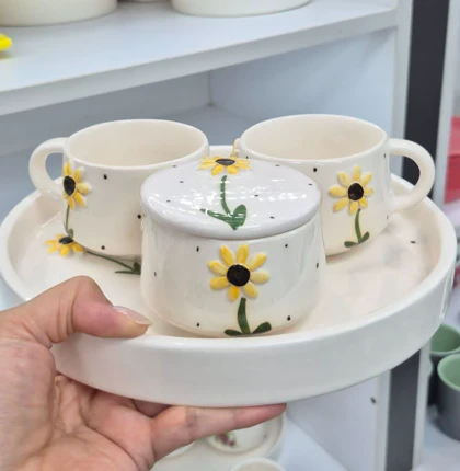 چای خوری دو نفره سرامیک گرد برجسته گل آفتابگردان