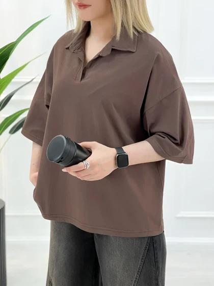 تیشرت یقه‌دار زنانه تک‌رنگ مژگان