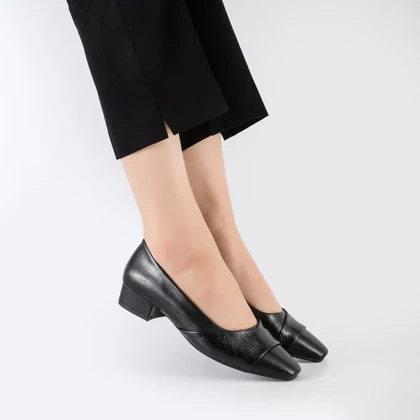 کفش کالج طبی زنانه و دخترانه رنگ مشکی کد M704