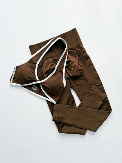 ست نیم‌تنه کاپ‌دار بند گردنی و لگ نواردوزی