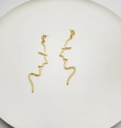 گوشواره مینیمال نیم رخ