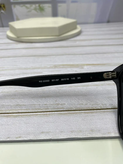 عینک آفتابی ری‌بن RB2206D تجربه لوکس و محافظت کامل UV400 با فریم کائوچو استات