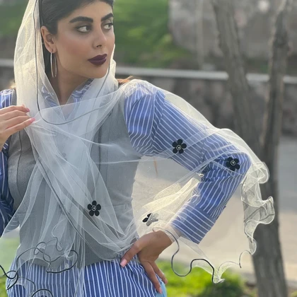 شال توری گلی سفید