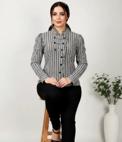 شومیز کوتاه راه راه طوسی مشکی یقه ایستاده آستین بلند سرشانه چین‌دار زنانه کد 5738