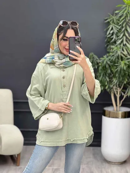 مانتو جلو بسته سه دکمه ریش دار