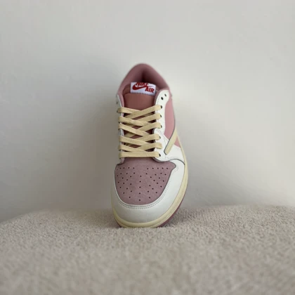 ترویس جردن صورتی_کرم