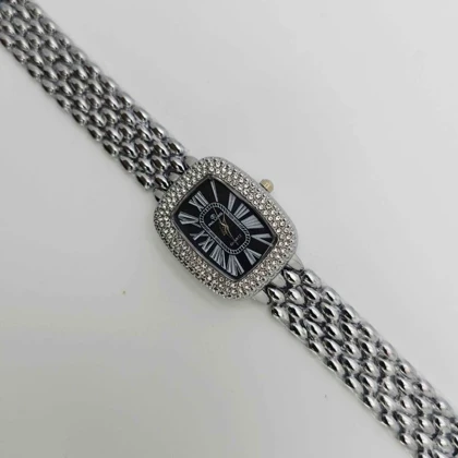 ساعت مچی زنانه مجلسی ریلانس Riluns نگین‌دار با موتور کوارتز