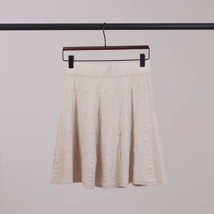 دامن کوتاه هانا