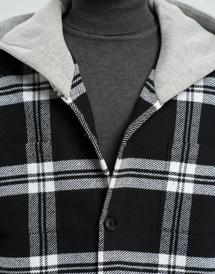 کلاه دار چهارخانه