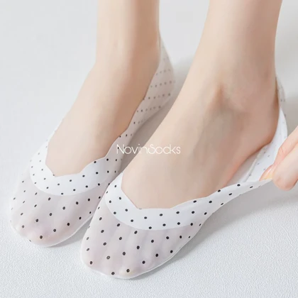 جوراب کالج خال‌خالی