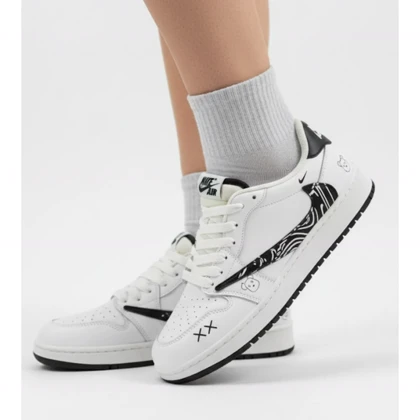 کتانی زنانه ترویس نورث فیس سفید مشکی