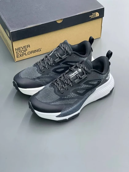 کتانی ویتنامی تریل رانینگ نورث فیس آلتامسا 500 مشکی سفیدThe North Face Altamesa 500 Black white
