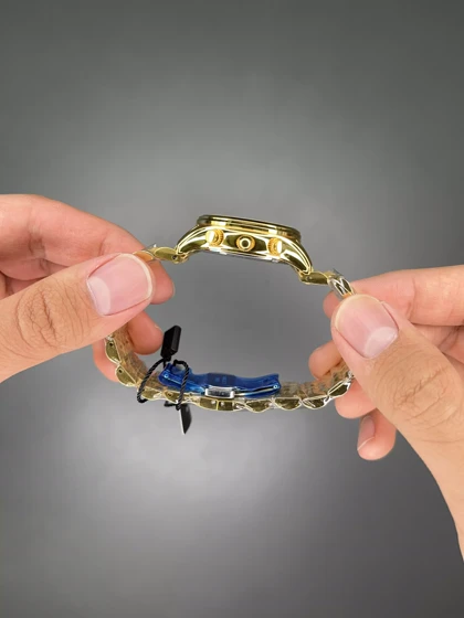 ساعت مچی سیتیزن کورنوگراف بند طلایی صفحه سفید Citizen VIP