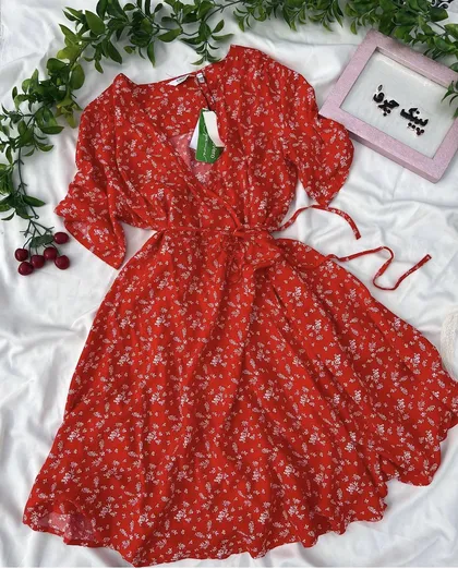 پیراهن قرمز گل‌دار🍒❤✨