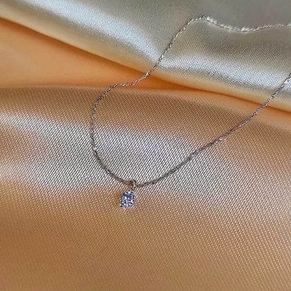 گردنبند مینیاتوری ظریف تک نگین (آویز الماس کوچک)