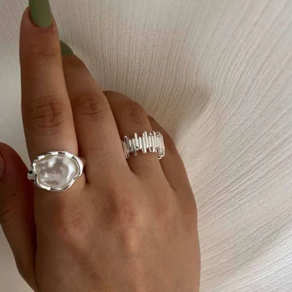 انگشتر زنانه مدل خطی حصیری مینیمال و شیک