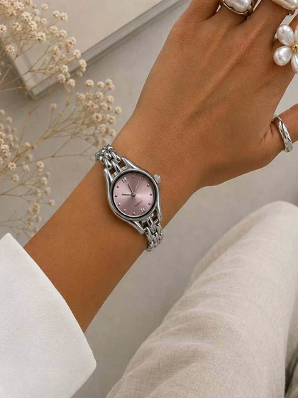 ساعت مچی زنانه بیضی بند نقره ای کد W478