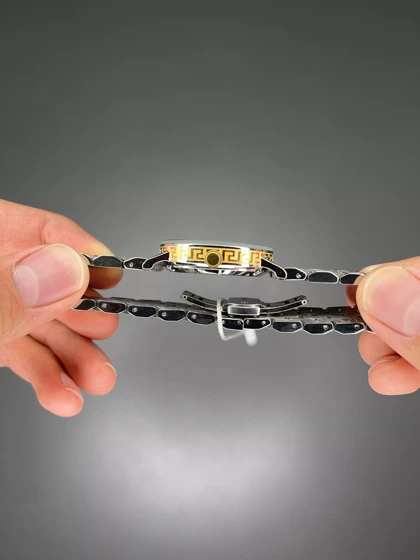 ساعت مچی ورساچه دورحکاکی سیلورطلایی صفحه طلایی Versace Greca