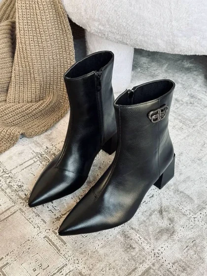 نیم بوت Balenciagaنوک تیز