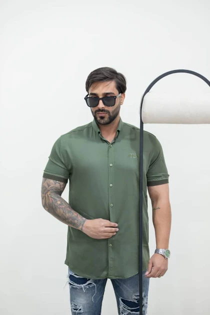 پیراهن آستین کوتاه سبز سدری مردانه پارچه نخ پنبه استایل تابستانی