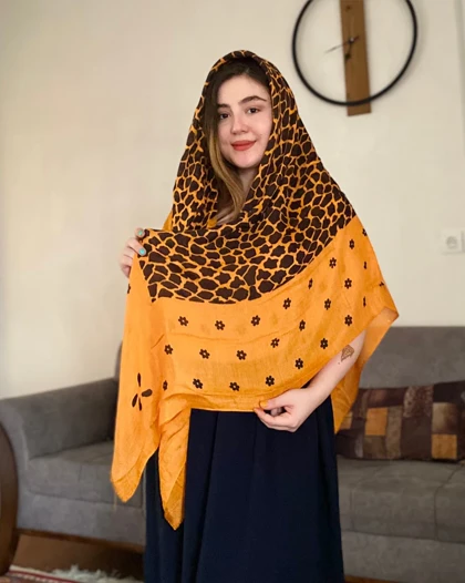 روسری طرح سنگی