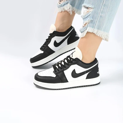 کفش و کتانی زنانه مدل NIKE AIR JORDAN 1 رنگ سفید مشکی کد M5832