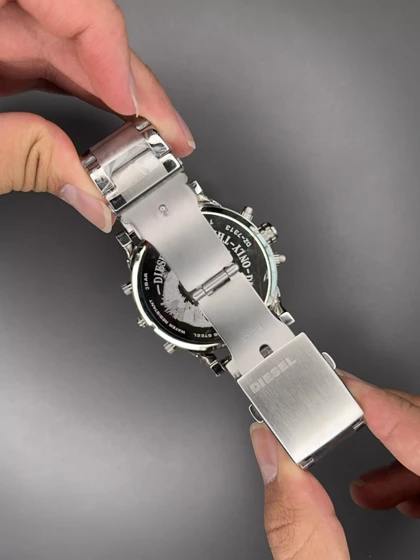 ساعت مچی دیزل هفت موتوره بند سیلور صفحه مشکی Diesel DZ7333